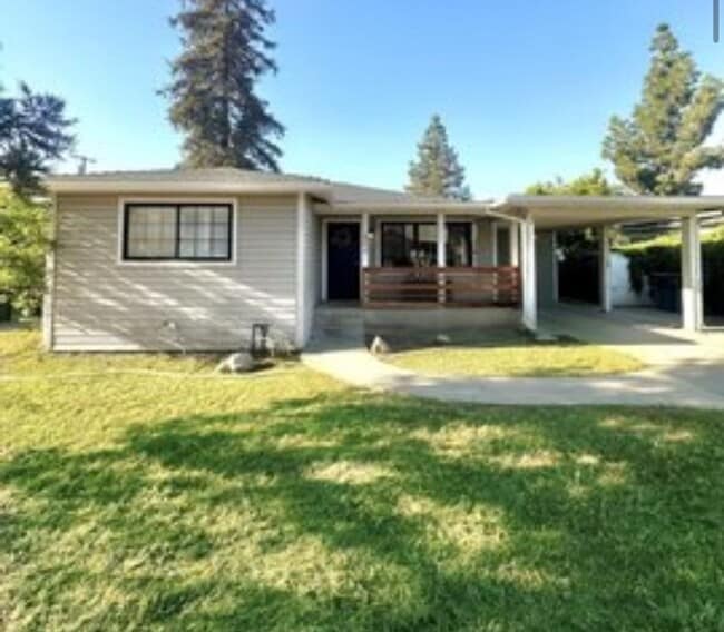 964 E Academy Ave