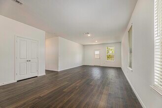 240 Seven Pnes Dr in Willis, TX - Building Photo - Building Photo