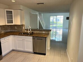 1597 Barcelona Way in Weston, FL - Building Photo - Building Photo