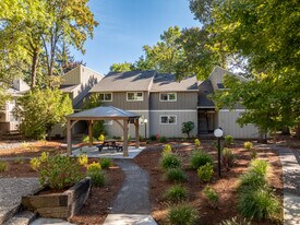 Gem Lane Village in Beaverton, OR - Building Photo