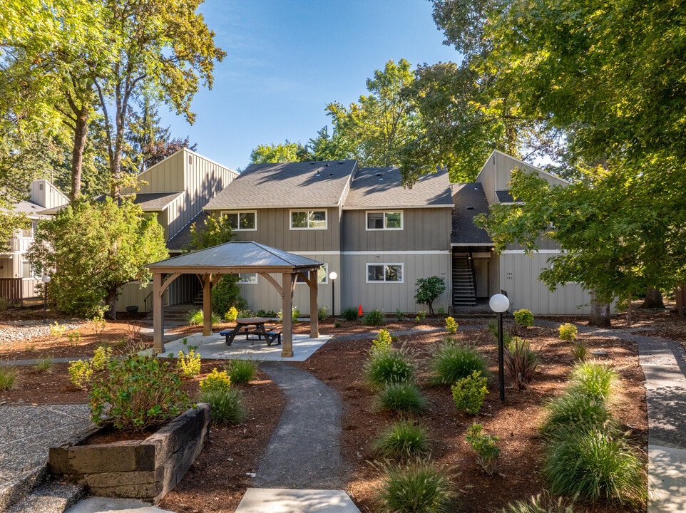 Gem Lane Village in Beaverton, OR - Foto de edificio