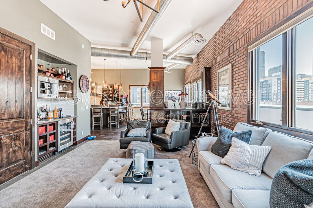 2101 Larimer St in Denver, CO - Building Photo