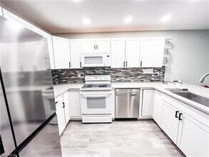 66 Emerald Woods Dr-Unit -H7 in Naples, FL - Building Photo - Building Photo
