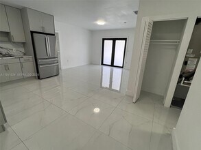 5470 W 8th Ln in Hialeah, FL - Building Photo - Building Photo