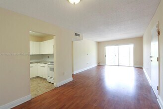 4810 NW 79th Ave, Unit 306 in Doral, FL - Building Photo - Building Photo