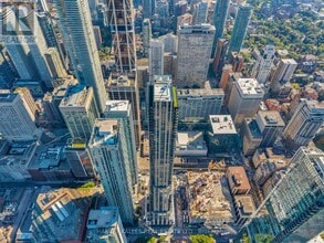 11 Yorkville Ave in Toronto, ON - Building Photo - Building Photo