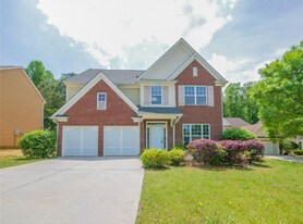 5668 Wakehurst Dr in Atlanta, GA - Building Photo