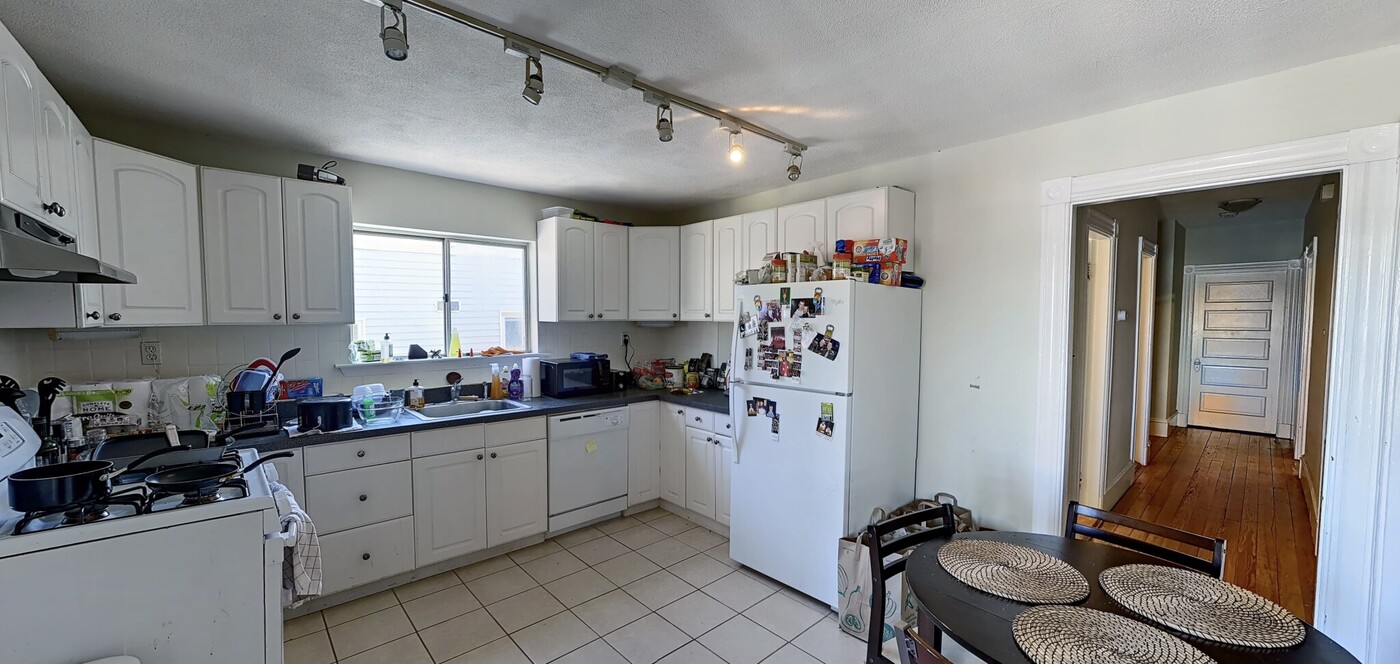99 Marion St, Unit 2 in Somerville, MA - Foto de edificio