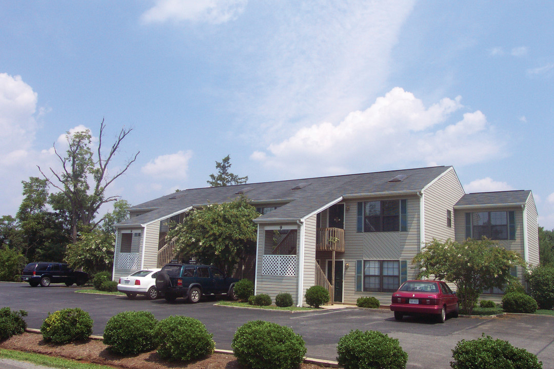 New London Apartments in Lynchburg, VA - Foto de edificio