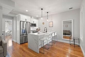 174 W 7th St, Unit 2 in Boston, MA - Foto de edificio - Building Photo