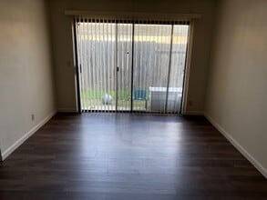 7631-7633 Agustawood Pl in Sacramento, CA - Building Photo - Building Photo