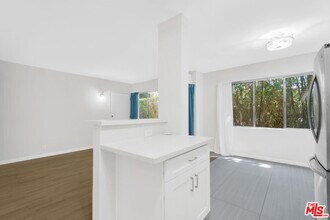 2488 Beachwood Dr in Los Angeles, CA - Building Photo - Building Photo