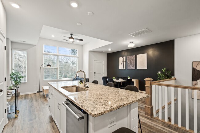 2037 Statesville Ave in Charlotte, NC - Building Photo - Building Photo