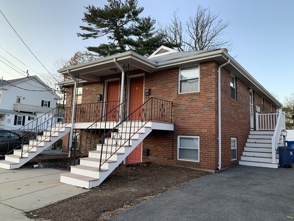 273 Charles St in Waltham, MA - Foto de edificio