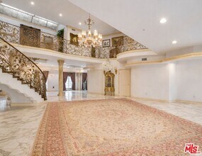 2258 Gloaming Way in Beverly Hills, CA - Building Photo - Building Photo