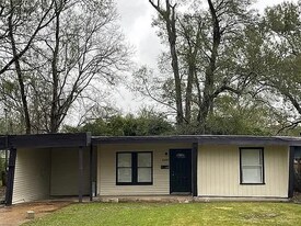 4690 Galveston St in Beaumont, TX - Building Photo