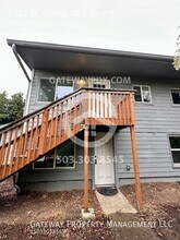 5322 SE Flavel Dr in Portland, OR - Building Photo - Building Photo