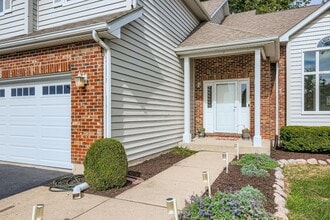 53 Falcon Pl in Westmont, IL - Foto de edificio - Building Photo