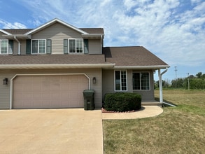 2010-2012 Autumn Ln in Kaukauna, WI - Building Photo - Building Photo