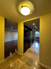 11951 Mayfield Ave, Unit 103 in Los Angeles, CA - Foto de edificio - Building Photo