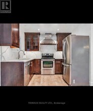 3321 Monica Dr in Mississauga, ON - Building Photo - Building Photo