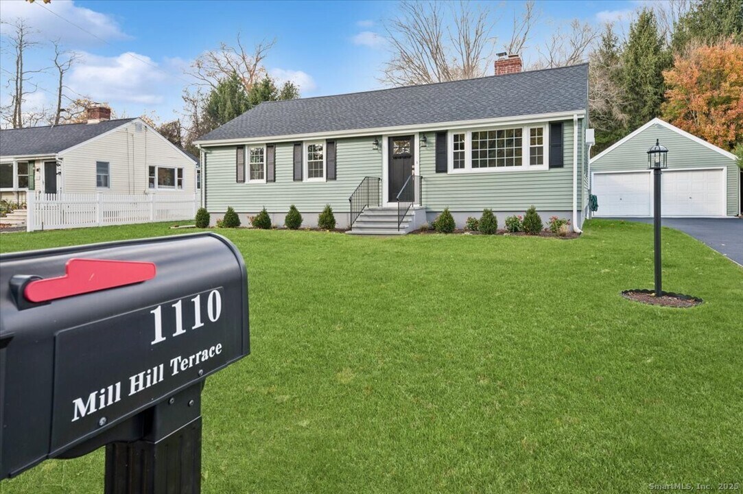 1110 Mill Hill Terrace in Fairfield, CT - Building Photo