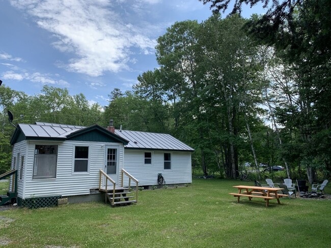 27 Lewis St in Greenville, ME - Building Photo - Building Photo