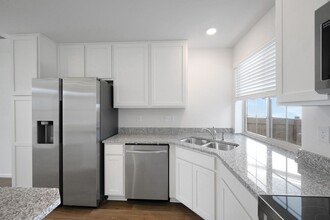 16131 E 111th Dr in Commerce City, CO - Foto de edificio - Building Photo