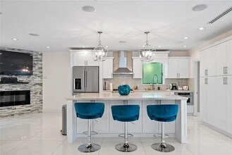 401 SW 23rd Rd in Miami, FL - Foto de edificio - Building Photo