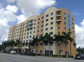 Coral Place in Miami, FL - Building Photo - Building Photo