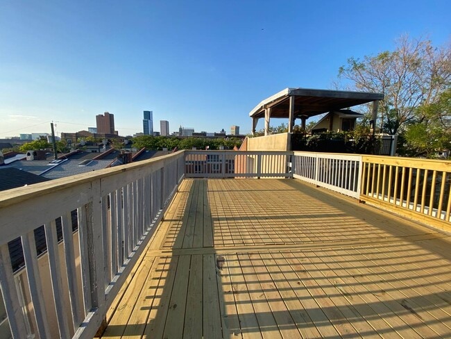 220 E Cross St in Baltimore, MD - Building Photo - Building Photo