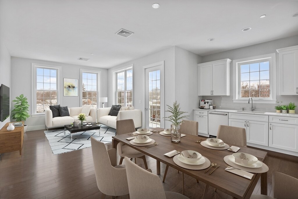 8 Sanborn St in Reading, MA - Building Photo