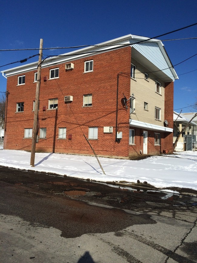 2040 Ross Ave in Cincinnati, OH - Foto de edificio - Building Photo