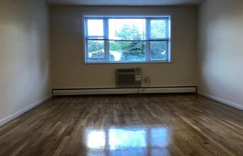240 Babcock St, Unit 33 in Brookline, MA - Foto de edificio - Building Photo