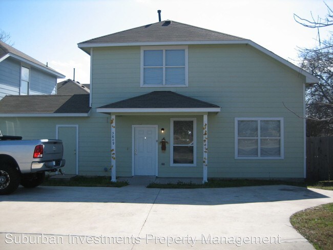 3809 E Martin Luther King Jr Blvd in Austin, TX - Foto de edificio - Building Photo