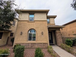 923 S Osborn Ln in Gilbert, AZ - Foto de edificio - Building Photo