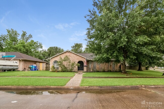 902 Lanell St in Deer Park, TX - Building Photo - Building Photo