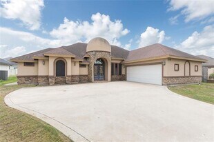 18 Thornwood Loop in Rio Grande City, TX - Building Photo