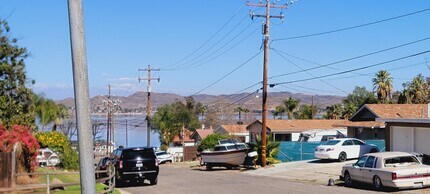 16911 Glenetta Way, Unit 2 in Lake Elsinore, CA - Building Photo - Building Photo