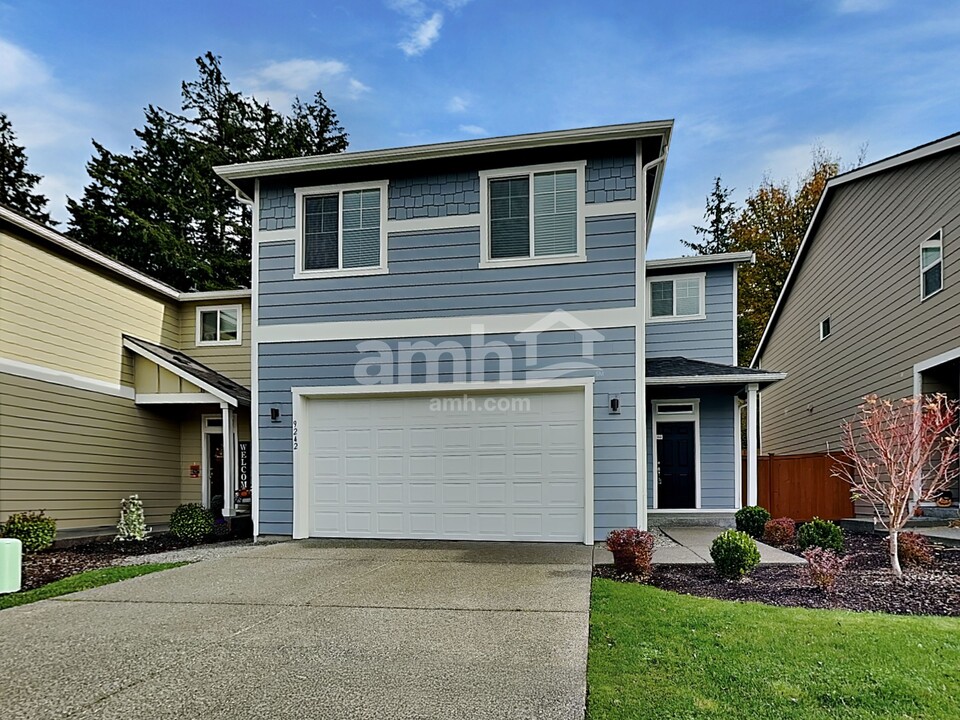 9242 Shootingstar St SE in Tumwater, WA - Foto de edificio