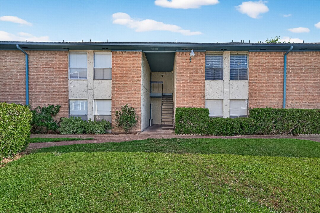 8360 Jorine Dr in Houston, TX - Building Photo