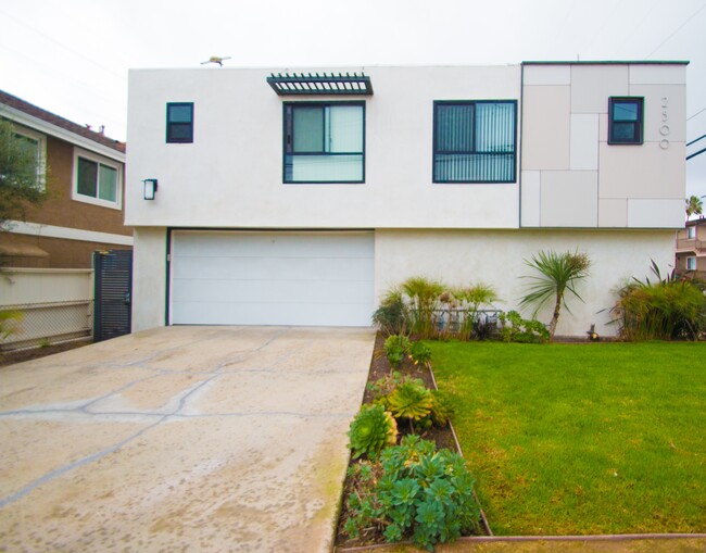 2500 Mathews in Redondo Beach, CA - Building Photo - Building Photo