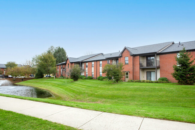 Reflections Apartment Homes in Mishawaka, IN - Foto de edificio - Building Photo