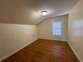 276 Clinton Ave, Unit 3 in New Haven, CT - Building Photo - Building Photo