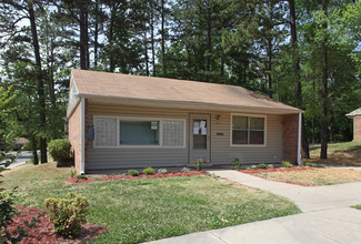 Woodstone Apartments in Charlotte, NC - Building Photo - Building Photo