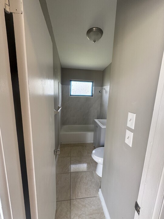 1110 Vineyard Pl in Lehigh Acres, FL - Building Photo