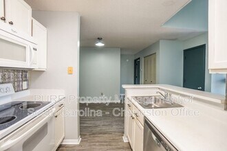 2011 N Hwy 17 in Mount Pleasant, SC - Foto de edificio - Building Photo