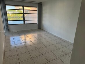 1304 NE 191st St in Miami, FL - Building Photo - Building Photo