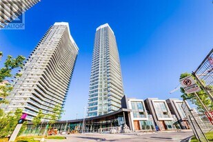 117 McMahon Dr in Toronto, ON - Building Photo