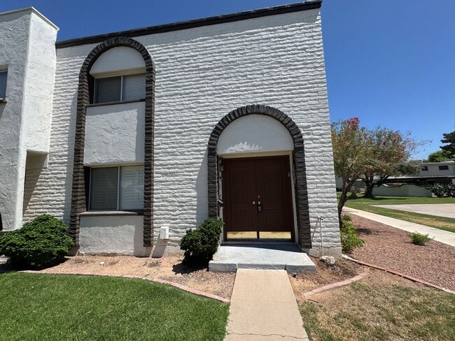 property at 4343 N Miller Rd